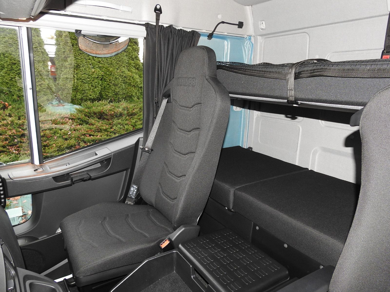 Curtainsider truck Iveco EUROCARGO 120-250 PRITSCHE PLANE 18 PALETTEN A/C: picture 28