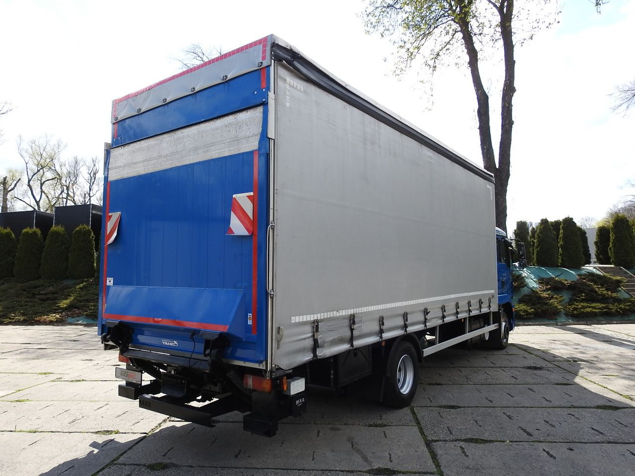 MAN TGM 15.290 TARPAULIN LIFT 18 PALLETS CRUISE CONTROL TWIN WHEELS AIR CONDITIONING  290HP - Curtain side van: picture 3 MAN TGM 15.290 TARPAULIN LIFT 18 PALLETS CRUISE CONTROL TWIN WHEELS AIR CONDITIONING  290HP - Curtain side van: picture 3