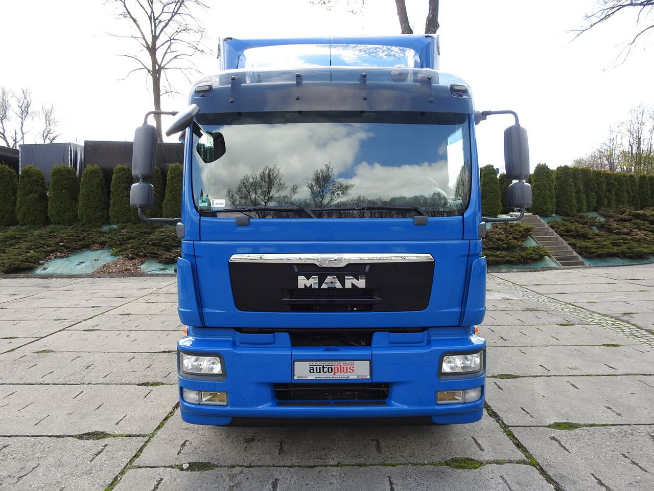 MAN TGM 15.290 TARPAULIN LIFT 18 PALLETS CRUISE CONTROL TWIN WHEELS AIR CONDITIONING  290HP - Curtain side van: picture 5 MAN TGM 15.290 TARPAULIN LIFT 18 PALLETS CRUISE CONTROL TWIN WHEELS AIR CONDITIONING  290HP - Curtain side van: picture 5