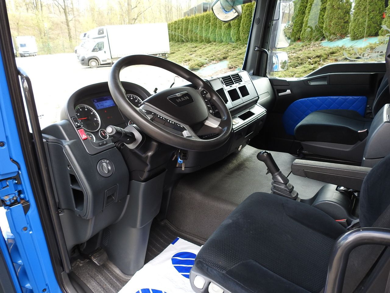 MAN TGM 15.290 TARPAULIN LIFT 18 PALLETS CRUISE CONTROL TWIN WHEELS AIR CONDITIONING  290HP - Curtain side van: picture 2 MAN TGM 15.290 TARPAULIN LIFT 18 PALLETS CRUISE CONTROL TWIN WHEELS AIR CONDITIONING  290HP - Curtain side van: picture 2