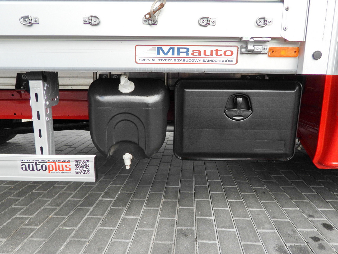 Curtain side van MERCEDES SPRINTER 316 8 PALLETS TARPAULIN LIFT CRUISE CONTROL AIR CONDITIONING 160HP: picture 26 Curtain side van MERCEDES SPRINTER 316 8 PALLETS TARPAULIN LIFT CRUISE CONTROL AIR CONDITIONING 160HP: picture 26