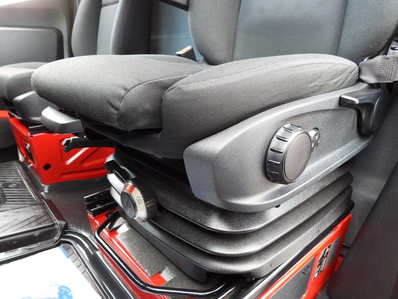 Curtain side van MERCEDES SPRINTER 316 8 PALLETS TARPAULIN LIFT CRUISE CONTROL AIR CONDITIONING 160HP: picture 33 Curtain side van MERCEDES SPRINTER 316 8 PALLETS TARPAULIN LIFT CRUISE CONTROL AIR CONDITIONING 160HP: picture 33