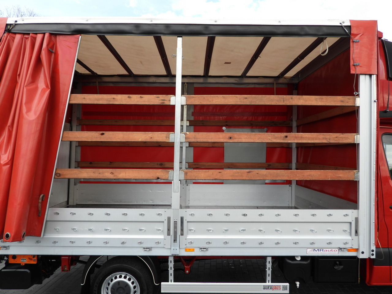 Curtain side van MERCEDES SPRINTER 316 8 PALLETS TARPAULIN LIFT CRUISE CONTROL AIR CONDITIONING 160HP: picture 27 Curtain side van MERCEDES SPRINTER 316 8 PALLETS TARPAULIN LIFT CRUISE CONTROL AIR CONDITIONING 160HP: picture 27