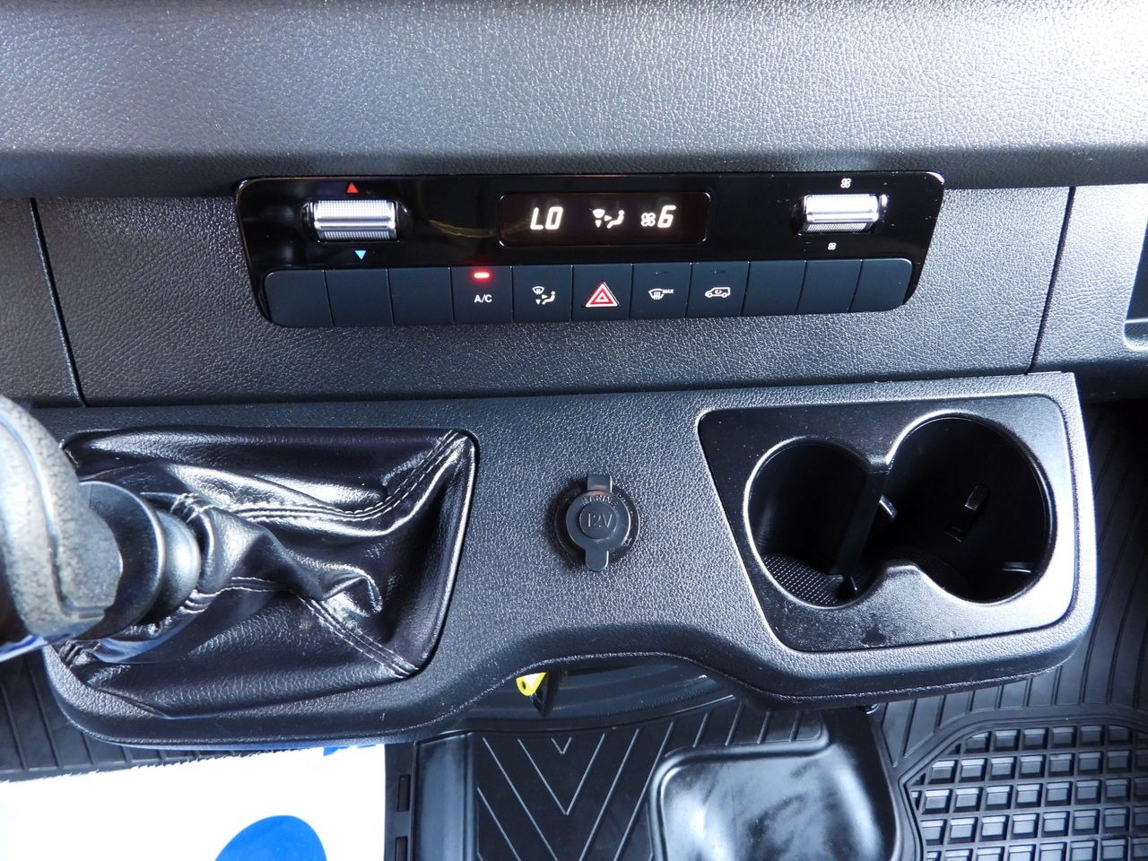 Curtain side van MERCEDES SPRINTER 316 TARPAULIN LIFT 8 PALLETS WEBASTO CRUISE CONTROL AIR CONDITIONING 160HP: picture 39 Curtain side van MERCEDES SPRINTER 316 TARPAULIN LIFT 8 PALLETS WEBASTO CRUISE CONTROL AIR CONDITIONING 160HP: picture 39