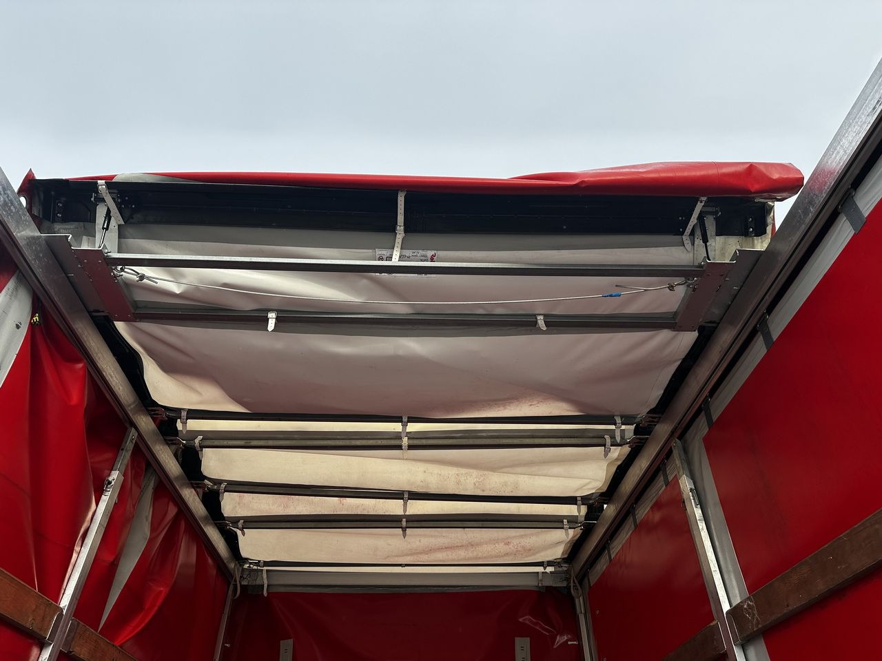 Curtain side van MERCEDES SPRINTER 316 TARPAULIN LIFT 8 PALLETS WEBASTO CRUISE CONTROL AIR CONDITIONING 160HP: picture 15 Curtain side van MERCEDES SPRINTER 316 TARPAULIN LIFT 8 PALLETS WEBASTO CRUISE CONTROL AIR CONDITIONING 160HP: picture 15