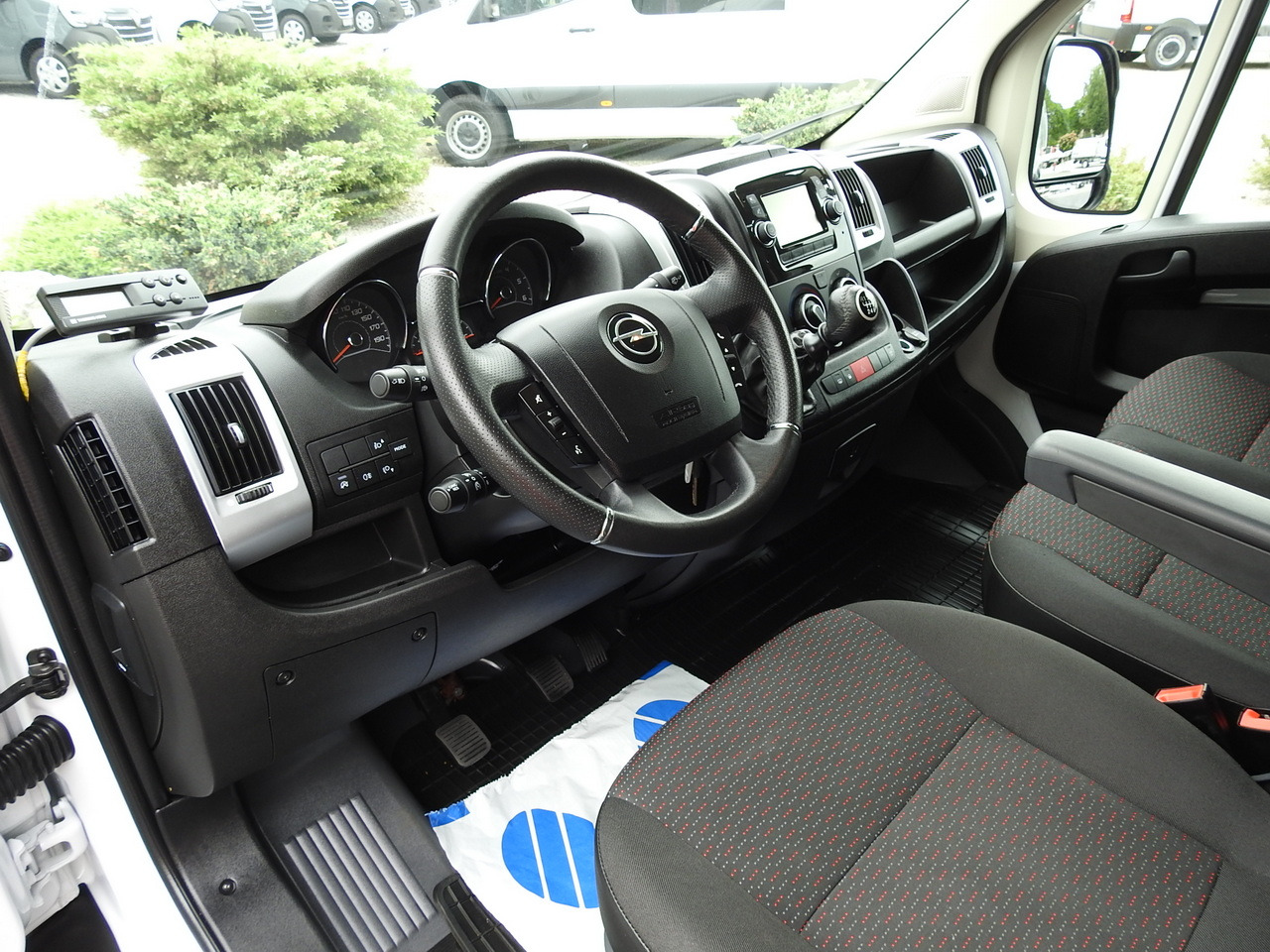 OPEL MOVANO REFRIGERATOR VAN 0*C HEATING FUNCTION AIR CONDITIONING 140HP - Refrigerated van: picture 2 OPEL MOVANO REFRIGERATOR VAN 0*C HEATING FUNCTION AIR CONDITIONING 140HP - Refrigerated van: picture 2