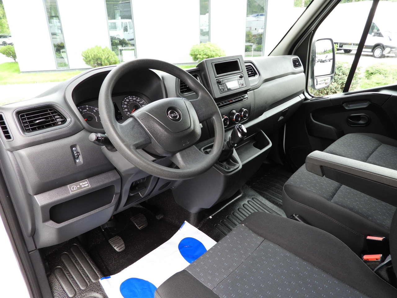 OPEL MOVANO TIPPER DOUBLE CABIN DOKA 7 SEATS LED LIGHTS TWIN WHEELS AIR CONDITIONING 145HP - Tipper van: picture 2 OPEL MOVANO TIPPER DOUBLE CABIN DOKA 7 SEATS LED LIGHTS TWIN WHEELS AIR CONDITIONING 145HP - Tipper van: picture 2