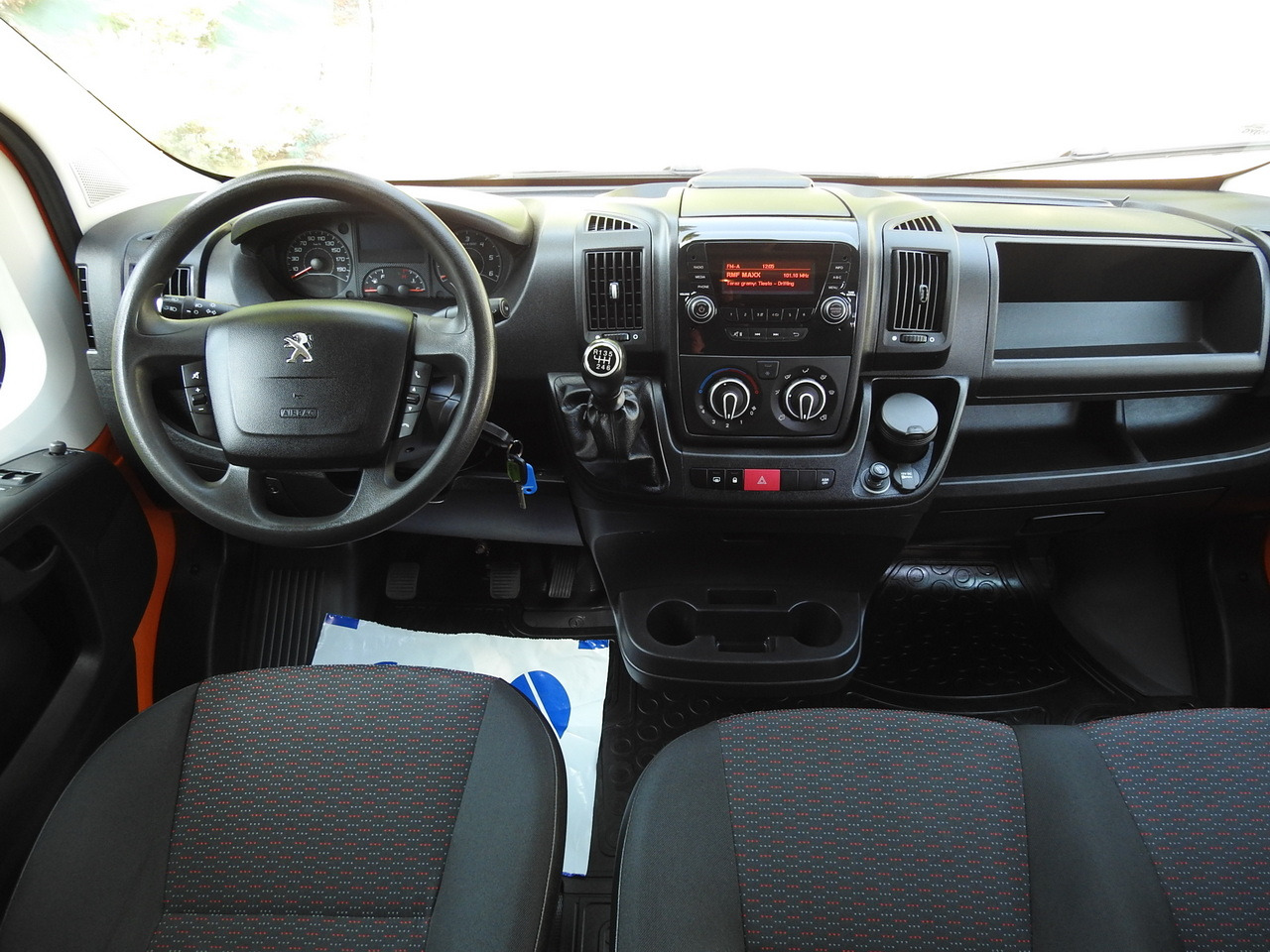 PEUGEOT BOXER BOX DELIVERY VAN 7 SEATS AIR CONDITIONING  120HP - Panel van: picture 2 PEUGEOT BOXER BOX DELIVERY VAN 7 SEATS AIR CONDITIONING  120HP - Panel van: picture 2