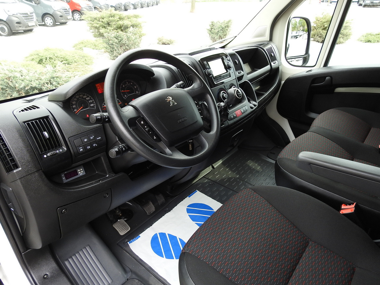 PEUGEOT BOXER REFRIGERATOR VAN 0*C CRUISE CONTROL NAVIGATION AIR CONDITIONING 135HP - Refrigerated van: picture 2 PEUGEOT BOXER REFRIGERATOR VAN 0*C CRUISE CONTROL NAVIGATION AIR CONDITIONING 135HP - Refrigerated van: picture 2