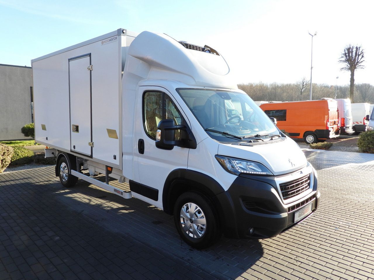 PEUGEOT BOXER REGRIGERATOR BOX 0*C 8 PALLETS CRUISE CONTROL LED LIGHTS AIR CONDITIONING 165HP - Refrigerated van: picture 4 PEUGEOT BOXER REGRIGERATOR BOX 0*C 8 PALLETS CRUISE CONTROL LED LIGHTS AIR CONDITIONING 165HP - Refrigerated van: picture 4