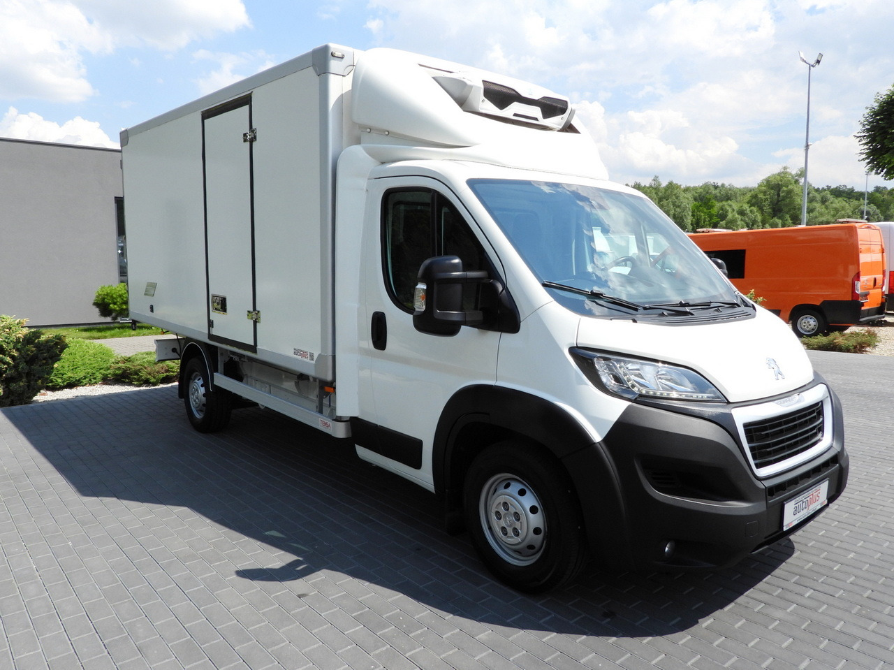 PEUGEOT BOXER REGRIGERATOR BOX 0*C 8 PALLETS CRUISE CONTROL LED LIGHTS AIR CONDITIONING 165HP - Refrigerated van: picture 4 PEUGEOT BOXER REGRIGERATOR BOX 0*C 8 PALLETS CRUISE CONTROL LED LIGHTS AIR CONDITIONING 165HP - Refrigerated van: picture 4
