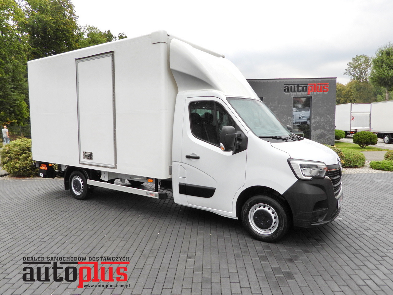 RENAULT MASTER BOX LIFT 8 PALLETS CRUISE CONTROL LED LIGHTS AIR CONDITIONING  145HP - Box van: picture 1 RENAULT MASTER BOX LIFT 8 PALLETS CRUISE CONTROL LED LIGHTS AIR CONDITIONING  145HP - Box van: picture 1