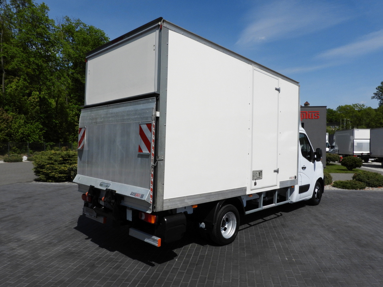 RENAULT MASTER  BOX LIFT 8 PALLETS CRUISE CONTROL NAVIGATION LED LIGHTS TWIN WHEELS AIR CONDITIONING  145HP - Box van: picture 3 RENAULT MASTER  BOX LIFT 8 PALLETS CRUISE CONTROL NAVIGATION LED LIGHTS TWIN WHEELS AIR CONDITIONING  145HP - Box van: picture 3