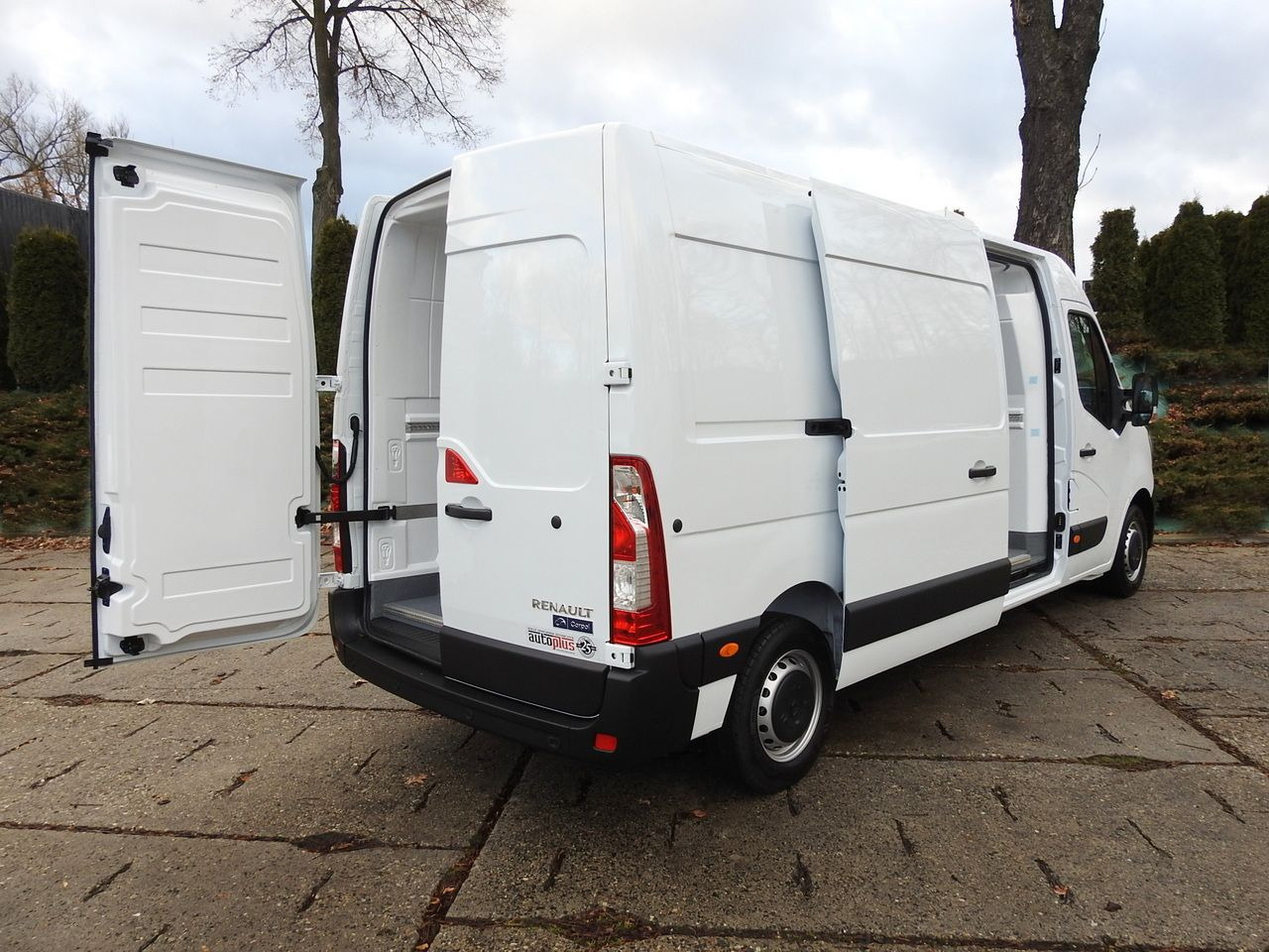 RENAULT MASTER NEW REFRIGERATOR VAN -10*C AIR CONDITIONING MANUFACTURERS 135HP - Refrigerated van: picture 3 RENAULT MASTER NEW REFRIGERATOR VAN -10*C AIR CONDITIONING MANUFACTURERS 135HP - Refrigerated van: picture 3