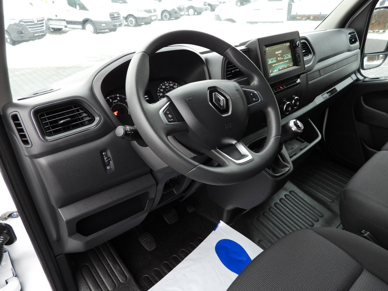 RENAULT MASTER REFRIGERATOR VAN -10*C POWER SUPPLY 230V CRUISE CONTROL NAVIGATION LED LIGHTS AIR CONDITIONING 150HP - Refrigerated van: picture 2 RENAULT MASTER REFRIGERATOR VAN -10*C POWER SUPPLY 230V CRUISE CONTROL NAVIGATION LED LIGHTS AIR CONDITIONING 150HP - Refrigerated van: picture 2