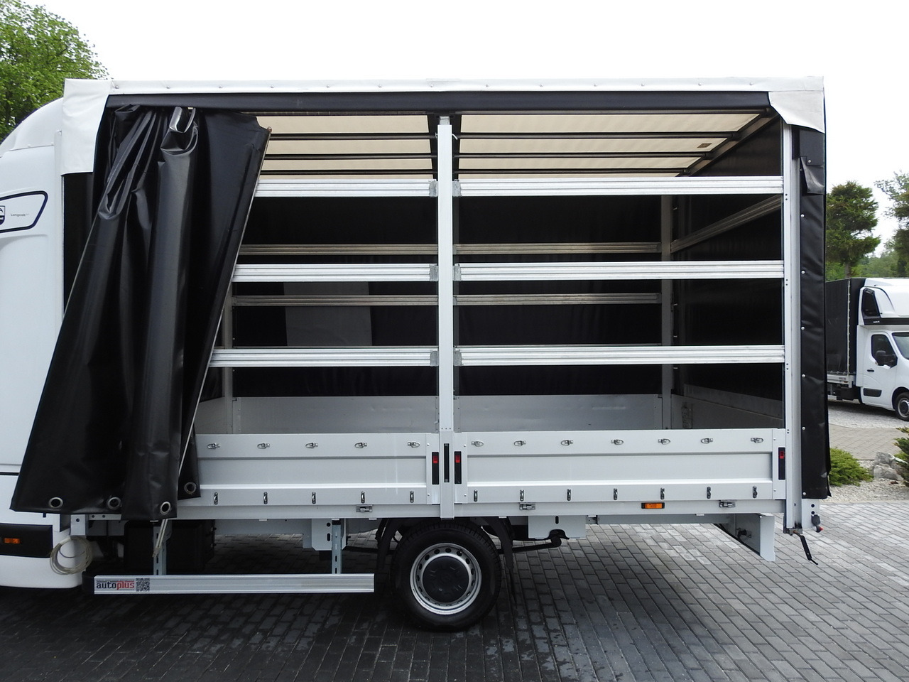 Curtain side van RENAULT MASTER TARPAULIN 10 PALLETS WEBASTO CRUISE CONTROL AIR CONDITIONING LED LIGHTS PNEUMATICS 165HP: picture 26 Curtain side van RENAULT MASTER TARPAULIN 10 PALLETS WEBASTO CRUISE CONTROL AIR CONDITIONING LED LIGHTS PNEUMATICS 165HP: picture 26