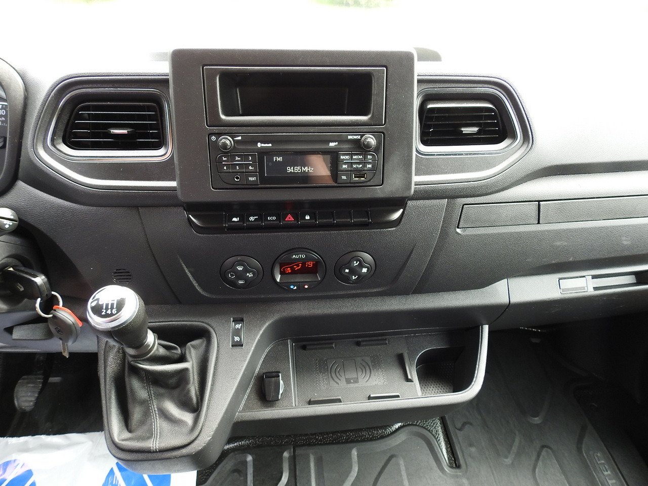 Curtain side van RENAULT MASTER TARPAULIN 10 PALLETS WEBASTO CRUISE CONTROL AIR CONDITIONING LED LIGHTS PNEUMATICS 165HP: picture 36 Curtain side van RENAULT MASTER TARPAULIN 10 PALLETS WEBASTO CRUISE CONTROL AIR CONDITIONING LED LIGHTS PNEUMATICS 165HP: picture 36