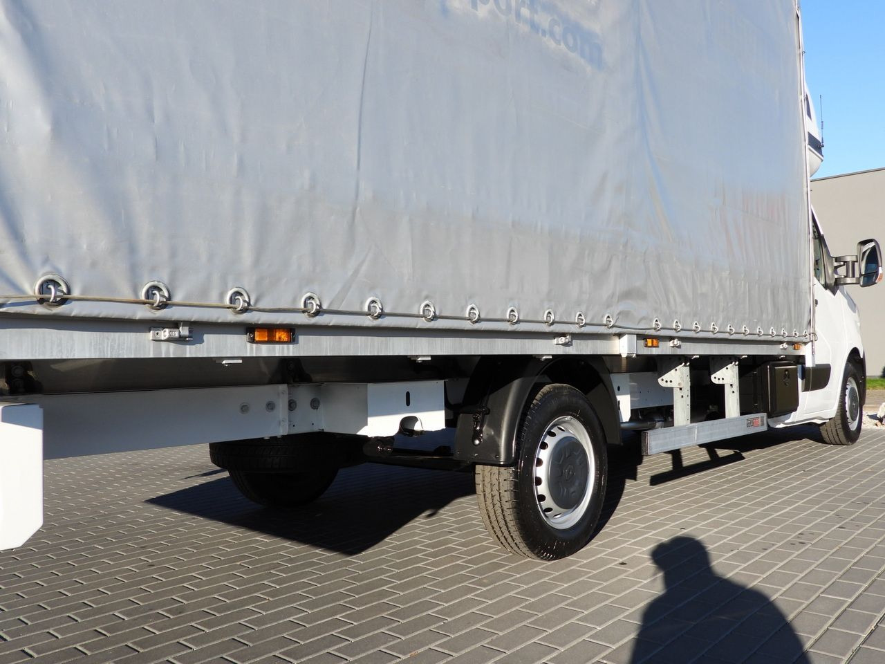 Curtain side van RENAULT MASTER TARPAULIN 10 PALLETS WEBASTO CRUISE CONTROL LED LIGHTS PNEUMATICS AIR CONDITIONING 165HP: picture 17 Curtain side van RENAULT MASTER TARPAULIN 10 PALLETS WEBASTO CRUISE CONTROL LED LIGHTS PNEUMATICS AIR CONDITIONING 165HP: picture 17
