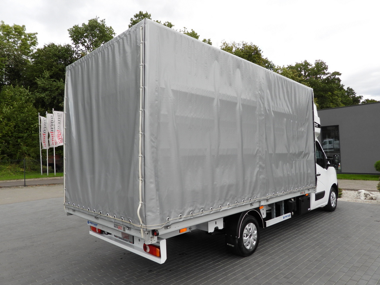 RENAULT MASTER TARPAULIN 10 PALLETS WEBASTO CRUISE CONTROL LED LIGHTS PNEUMATICS AIR CONDITIONING 165HP - Curtain side van: picture 3 RENAULT MASTER TARPAULIN 10 PALLETS WEBASTO CRUISE CONTROL LED LIGHTS PNEUMATICS AIR CONDITIONING 165HP - Curtain side van: picture 3