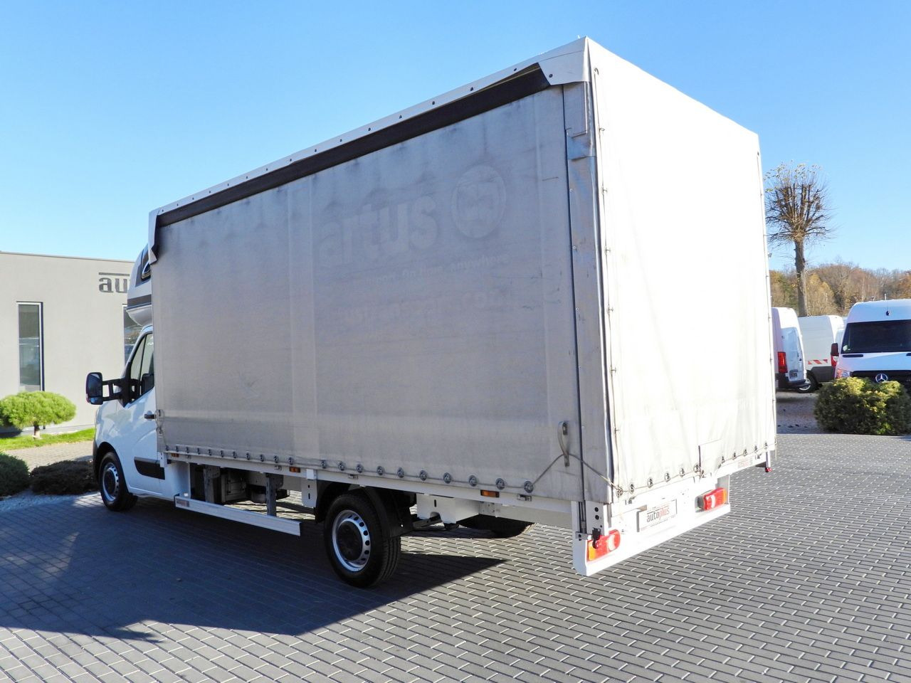Curtain side van RENAULT MASTER TARPAULIN 10 PALLETS WEBASTO CRUISE CONTROL LED LIGHTS PNEUMATICS AIR CONDITIONING 165HP: picture 10 Curtain side van RENAULT MASTER TARPAULIN 10 PALLETS WEBASTO CRUISE CONTROL LED LIGHTS PNEUMATICS AIR CONDITIONING 165HP: picture 10