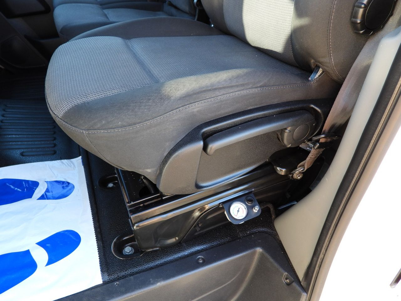 Curtain side van RENAULT MASTER TARPAULIN 10 PALLETS WEBASTO CRUISE CONTROL LED LIGHTS PNEUMATICS AIR CONDITIONING 165HP: picture 31 Curtain side van RENAULT MASTER TARPAULIN 10 PALLETS WEBASTO CRUISE CONTROL LED LIGHTS PNEUMATICS AIR CONDITIONING 165HP: picture 31