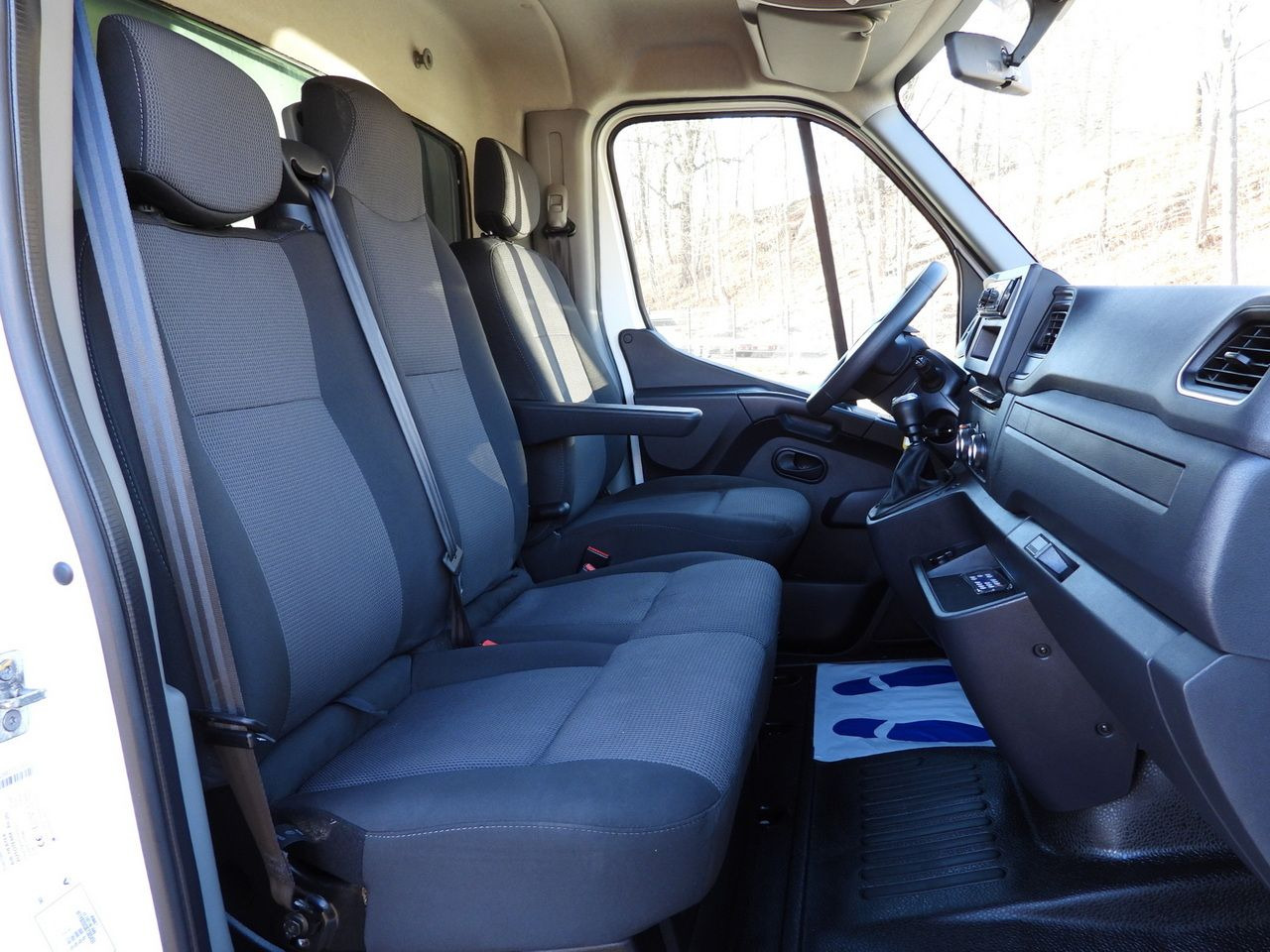 Curtain side van RENAULT MASTER TARPAULIN 10 PALLETS WEBASTO CRUISE CONTROL LED LIGHTS PNEUMATICS AIR CONDITIONING 165HP: picture 38 Curtain side van RENAULT MASTER TARPAULIN 10 PALLETS WEBASTO CRUISE CONTROL LED LIGHTS PNEUMATICS AIR CONDITIONING 165HP: picture 38