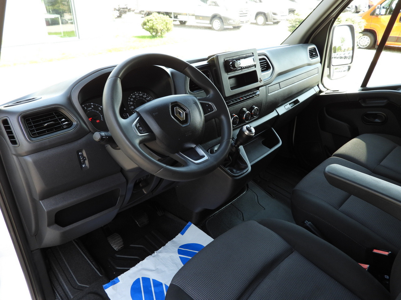 RENAULT MASTER TARPAULIN 10 PALLETS WEBASTO CRUISE CONTROL LED LIGHTS PNEUMATICS AIR CONDITIONING 165HP - Curtain side van: picture 2 RENAULT MASTER TARPAULIN 10 PALLETS WEBASTO CRUISE CONTROL LED LIGHTS PNEUMATICS AIR CONDITIONING 165HP - Curtain side van: picture 2