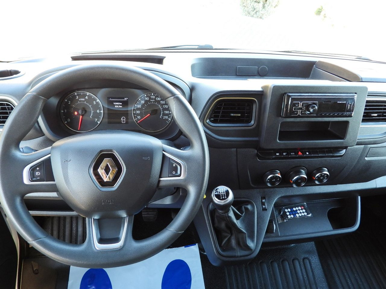 Curtain side van RENAULT MASTER TARPAULIN 10 PALLETS WEBASTO CRUISE CONTROL LED LIGHTS PNEUMATICS AIR CONDITIONING 165HP: picture 32 Curtain side van RENAULT MASTER TARPAULIN 10 PALLETS WEBASTO CRUISE CONTROL LED LIGHTS PNEUMATICS AIR CONDITIONING 165HP: picture 32