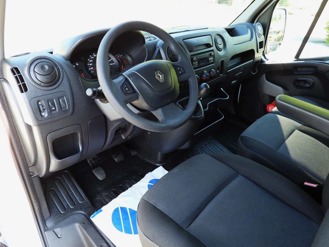 RENAULT MASTER TIPPER CRUISE CONTROL TWIN WHEELS AIR CONDITIONING 145HP - Tipper van: picture 2 RENAULT MASTER TIPPER CRUISE CONTROL TWIN WHEELS AIR CONDITIONING 145HP - Tipper van: picture 2