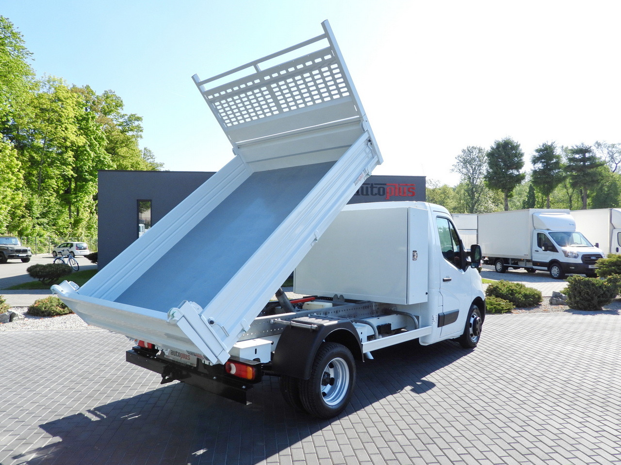 RENAULT MASTER TIPPER CRUISE CONTROL TWIN WHEELS AIR CONDITIONING 145HP - Tipper van: picture 3 RENAULT MASTER TIPPER CRUISE CONTROL TWIN WHEELS AIR CONDITIONING 145HP - Tipper van: picture 3