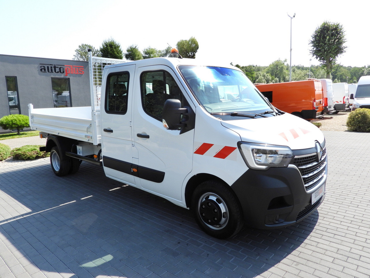RENAULT MASTER TIPPER DOUBLE CABIN DOKA 6 SEATS CRUISE CONTROL LED LIGHTS TWIN WHEELS AIR CONDITIONING 130HP - Tipper van: picture 4 RENAULT MASTER TIPPER DOUBLE CABIN DOKA 6 SEATS CRUISE CONTROL LED LIGHTS TWIN WHEELS AIR CONDITIONING 130HP - Tipper van: picture 4