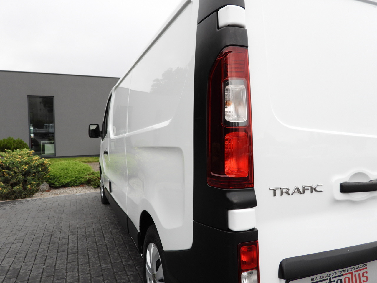 Refrigerated van RENAULT TRAFIC REFRIGERATOR VAN -5*C POWER SUPPLY 230V CRUISE CONTROL LED LIGHTS AIR CONDITIONING 120HP: picture 15 Refrigerated van RENAULT TRAFIC REFRIGERATOR VAN -5*C POWER SUPPLY 230V CRUISE CONTROL LED LIGHTS AIR CONDITIONING 120HP: picture 15