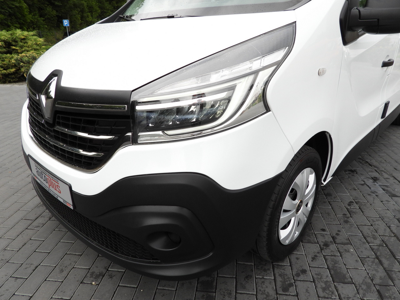 Refrigerated van RENAULT TRAFIC REFRIGERATOR VAN -5*C POWER SUPPLY 230V CRUISE CONTROL LED LIGHTS AIR CONDITIONING 120HP: picture 29 Refrigerated van RENAULT TRAFIC REFRIGERATOR VAN -5*C POWER SUPPLY 230V CRUISE CONTROL LED LIGHTS AIR CONDITIONING 120HP: picture 29