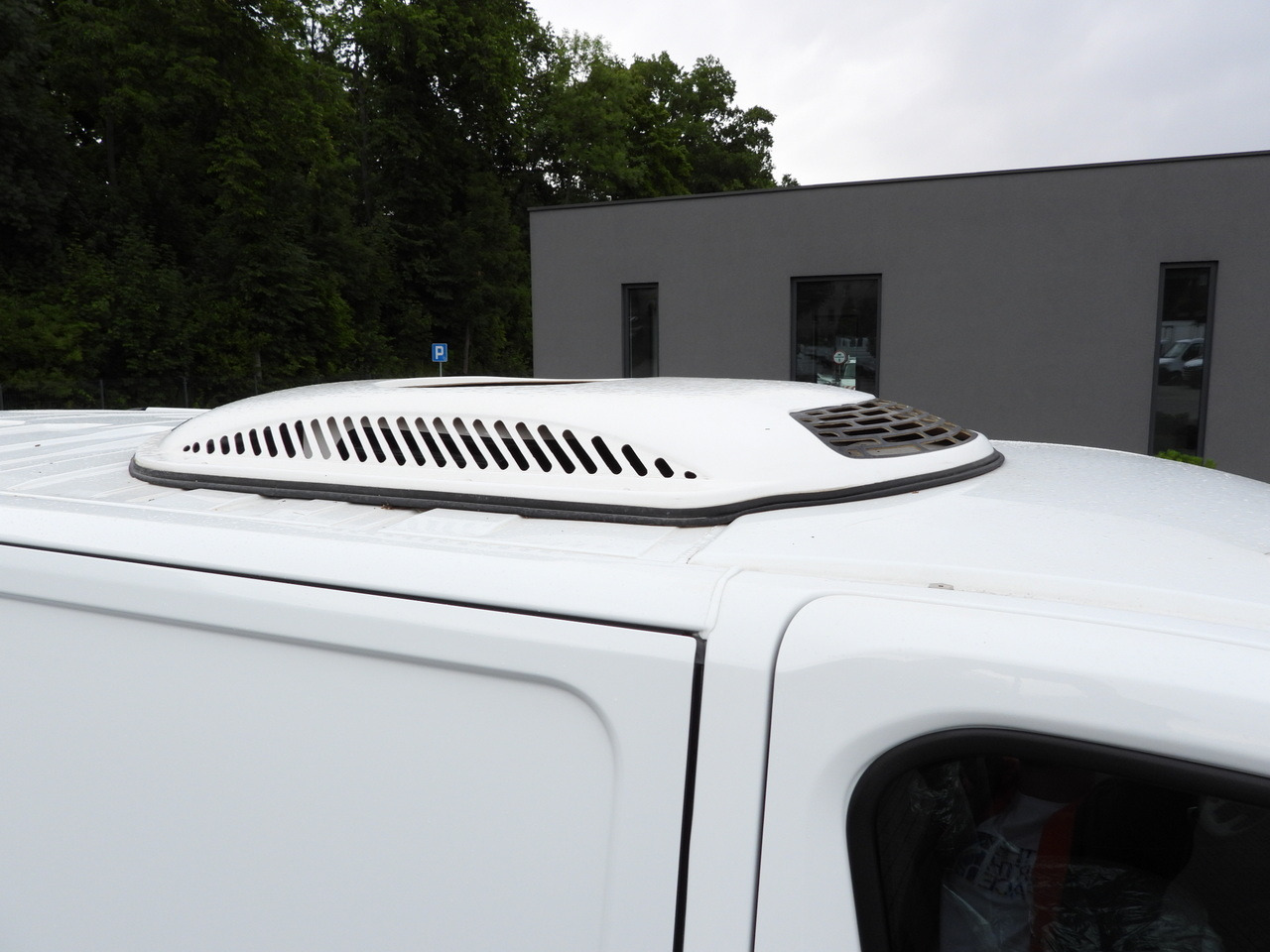 Refrigerated van RENAULT TRAFIC REFRIGERATOR VAN -5*C POWER SUPPLY 230V CRUISE CONTROL LED LIGHTS AIR CONDITIONING 120HP: picture 25 Refrigerated van RENAULT TRAFIC REFRIGERATOR VAN -5*C POWER SUPPLY 230V CRUISE CONTROL LED LIGHTS AIR CONDITIONING 120HP: picture 25