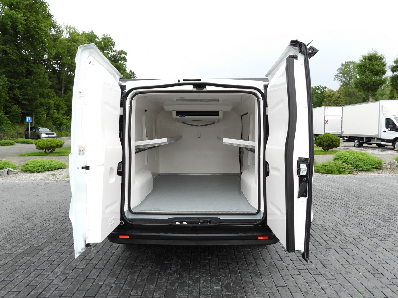 Refrigerated van RENAULT TRAFIC REFRIGERATOR VAN -5*C POWER SUPPLY 230V CRUISE CONTROL LED LIGHTS AIR CONDITIONING 120HP: picture 11 Refrigerated van RENAULT TRAFIC REFRIGERATOR VAN -5*C POWER SUPPLY 230V CRUISE CONTROL LED LIGHTS AIR CONDITIONING 120HP: picture 11