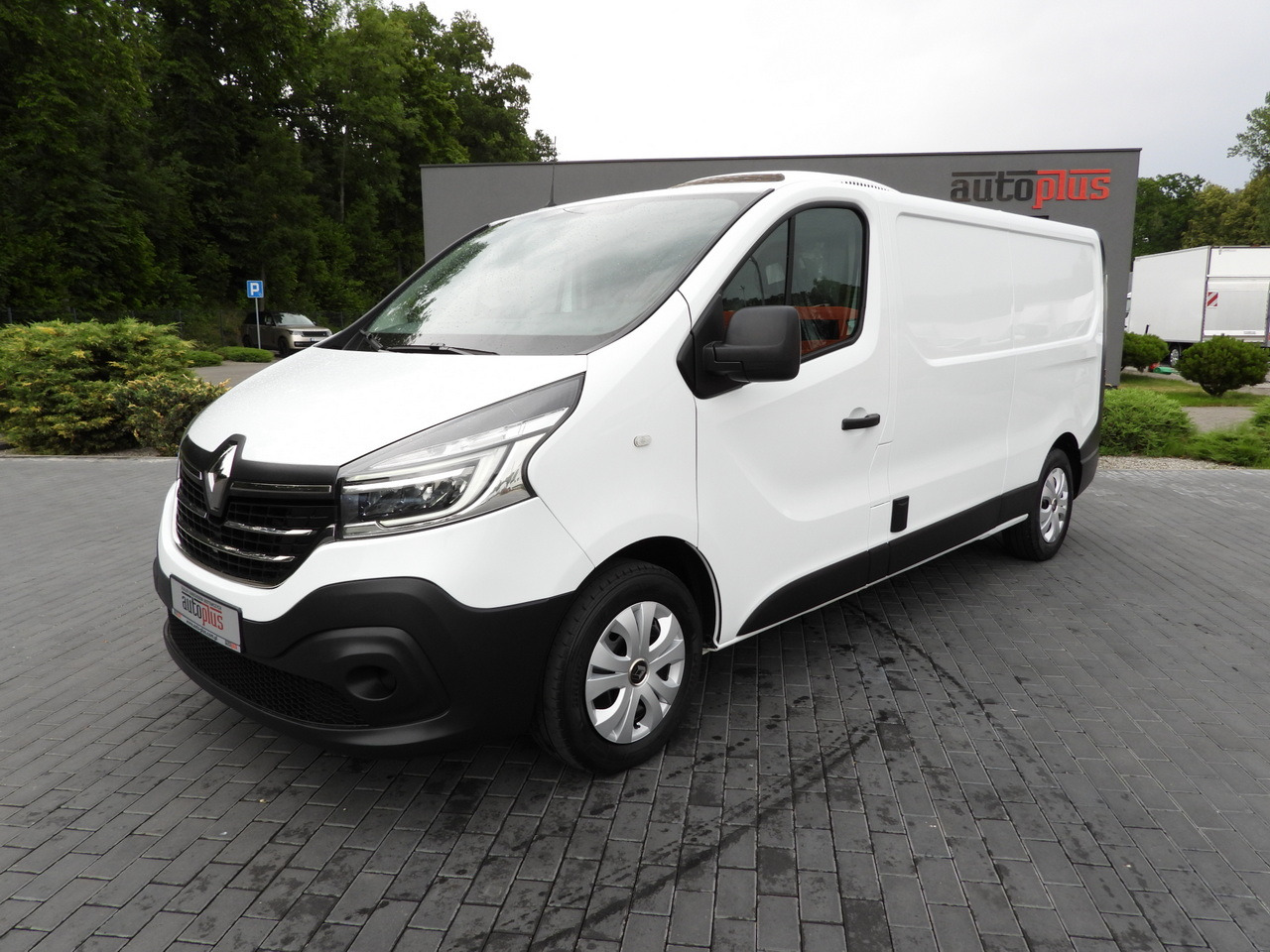 Refrigerated van RENAULT TRAFIC REFRIGERATOR VAN -5*C POWER SUPPLY 230V CRUISE CONTROL LED LIGHTS AIR CONDITIONING 120HP: picture 28 Refrigerated van RENAULT TRAFIC REFRIGERATOR VAN -5*C POWER SUPPLY 230V CRUISE CONTROL LED LIGHTS AIR CONDITIONING 120HP: picture 28