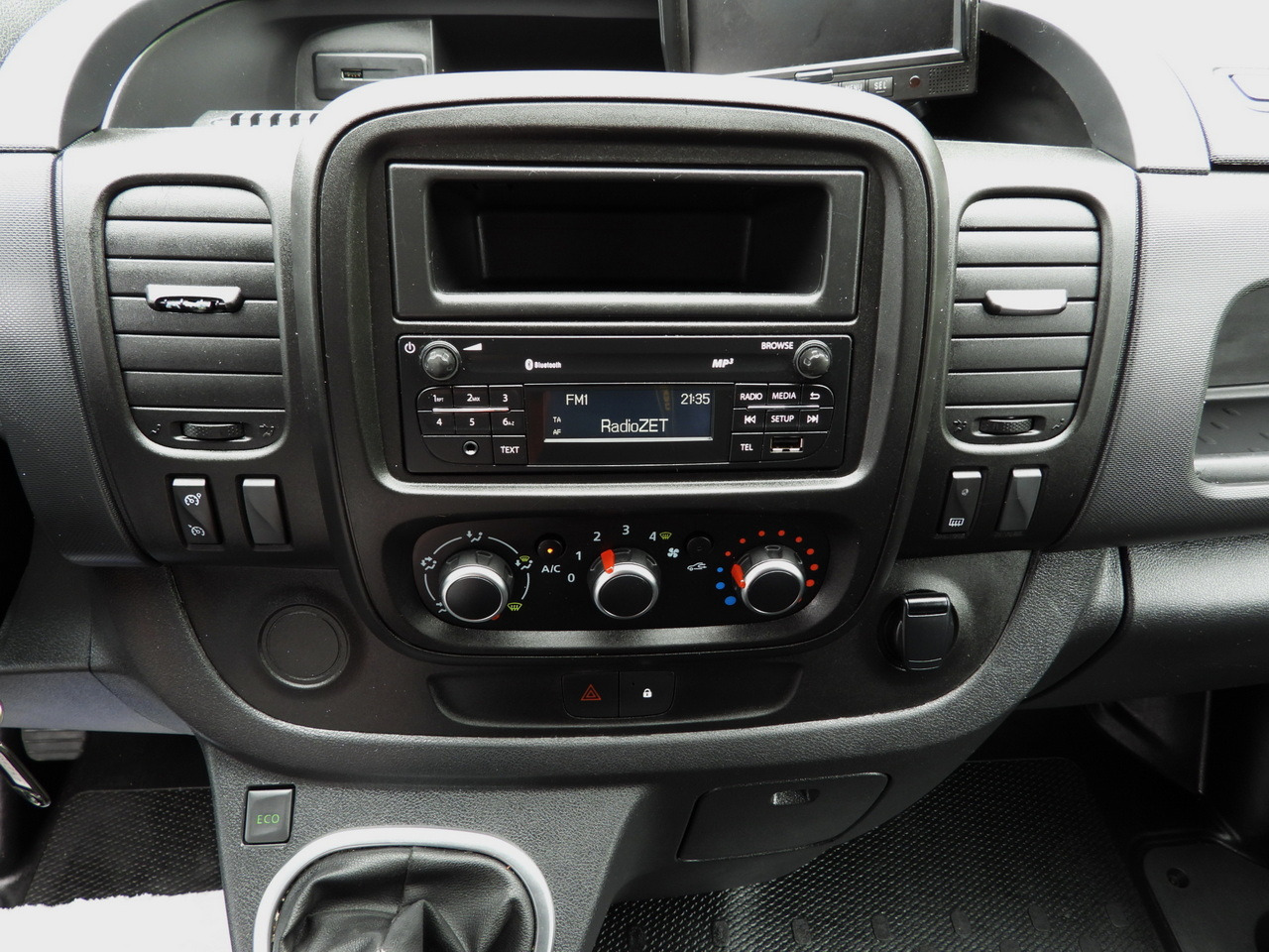 Refrigerated van RENAULT TRAFIC REFRIGERATOR VAN -5*C POWER SUPPLY 230V CRUISE CONTROL LED LIGHTS AIR CONDITIONING 120HP: picture 38 Refrigerated van RENAULT TRAFIC REFRIGERATOR VAN -5*C POWER SUPPLY 230V CRUISE CONTROL LED LIGHTS AIR CONDITIONING 120HP: picture 38