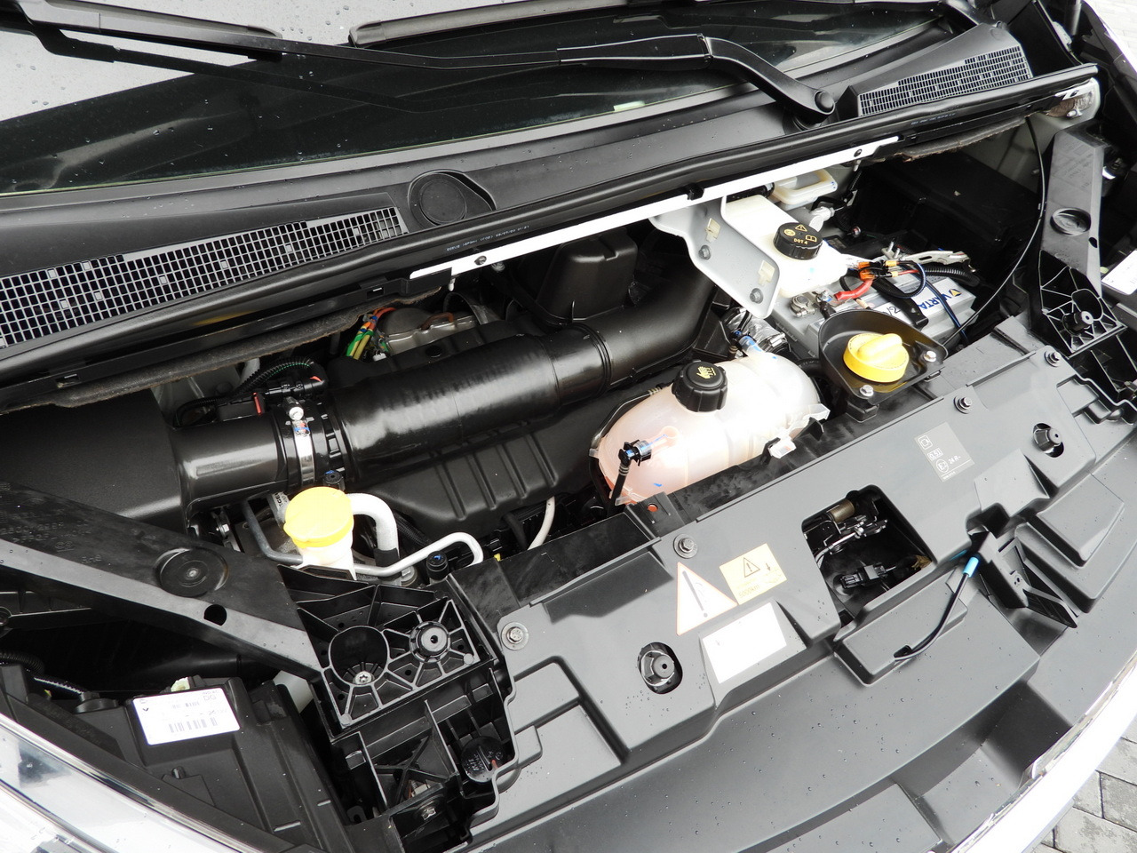 Refrigerated van RENAULT TRAFIC REFRIGERATOR VAN -5*C POWER SUPPLY 230V CRUISE CONTROL LED LIGHTS AIR CONDITIONING 120HP: picture 32 Refrigerated van RENAULT TRAFIC REFRIGERATOR VAN -5*C POWER SUPPLY 230V CRUISE CONTROL LED LIGHTS AIR CONDITIONING 120HP: picture 32