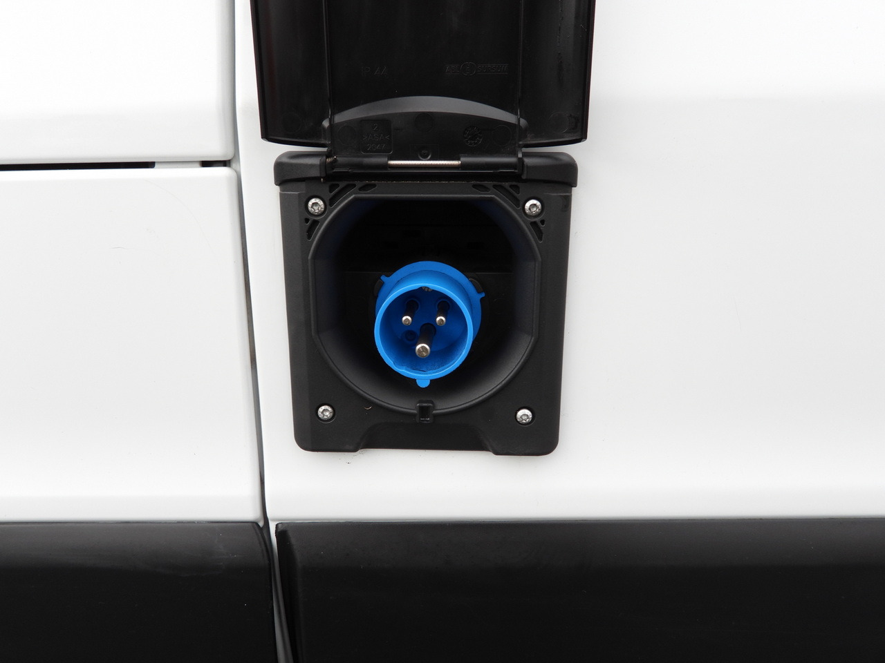 Refrigerated van RENAULT TRAFIC REFRIGERATOR VAN -5*C POWER SUPPLY 230V CRUISE CONTROL LED LIGHTS AIR CONDITIONING 120HP: picture 27 Refrigerated van RENAULT TRAFIC REFRIGERATOR VAN -5*C POWER SUPPLY 230V CRUISE CONTROL LED LIGHTS AIR CONDITIONING 120HP: picture 27