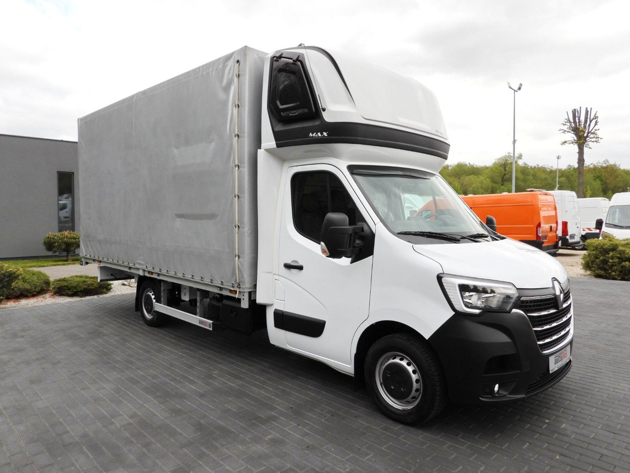 Renault MASTER PRITSCHE PLANE 10 PALETTEN WEBASTO A/C - Curtain side van: picture 4 Renault MASTER PRITSCHE PLANE 10 PALETTEN WEBASTO A/C - Curtain side van: picture 4