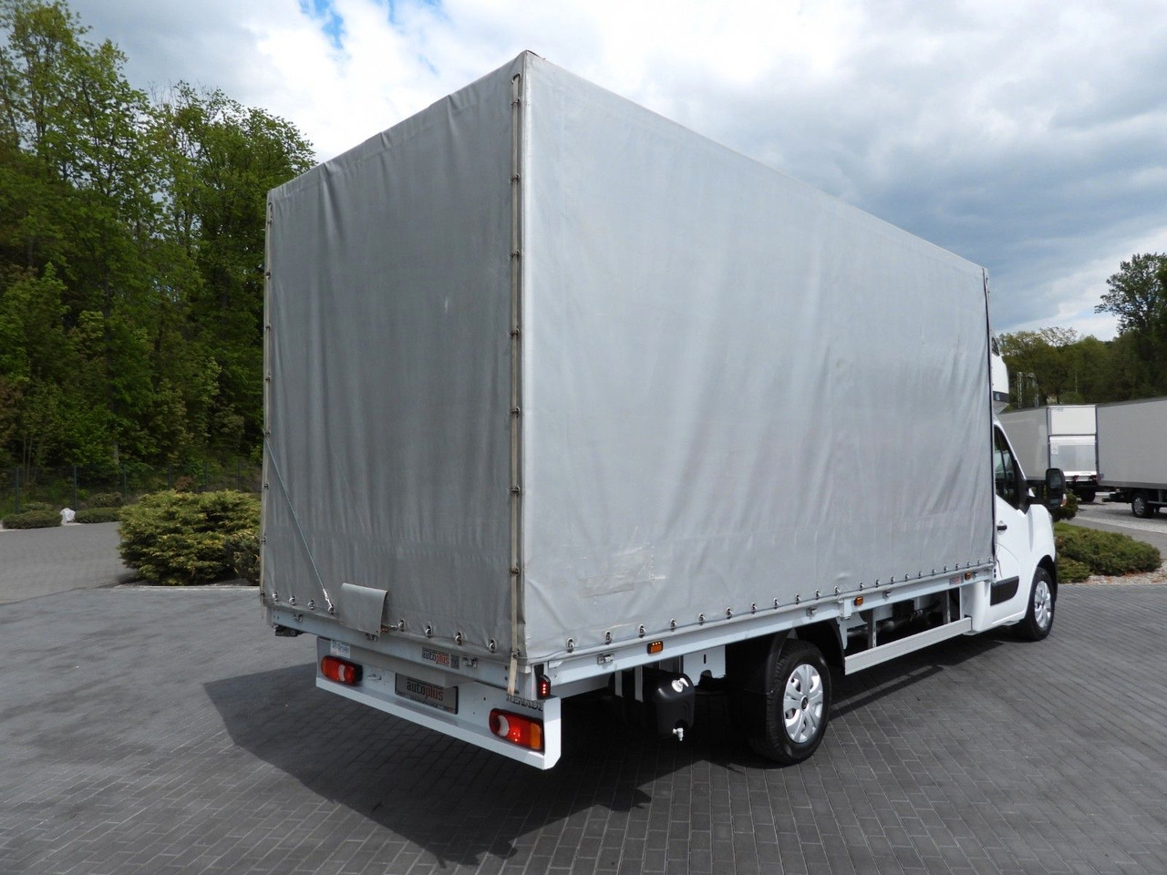 Renault MASTER PRITSCHE PLANE 10 PALETTEN WEBASTO A/C - Curtain side van: picture 3 Renault MASTER PRITSCHE PLANE 10 PALETTEN WEBASTO A/C - Curtain side van: picture 3