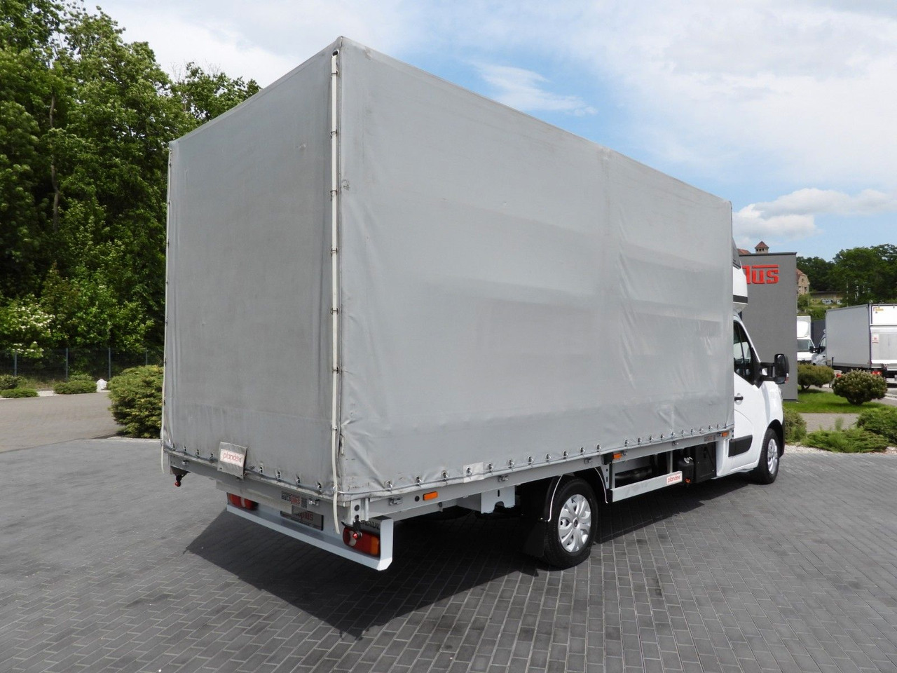 Renault MASTER PRITSCHE PLANE 10 PALETTEN WEBASTO A/C - Curtain side van: picture 3 Renault MASTER PRITSCHE PLANE 10 PALETTEN WEBASTO A/C - Curtain side van: picture 3
