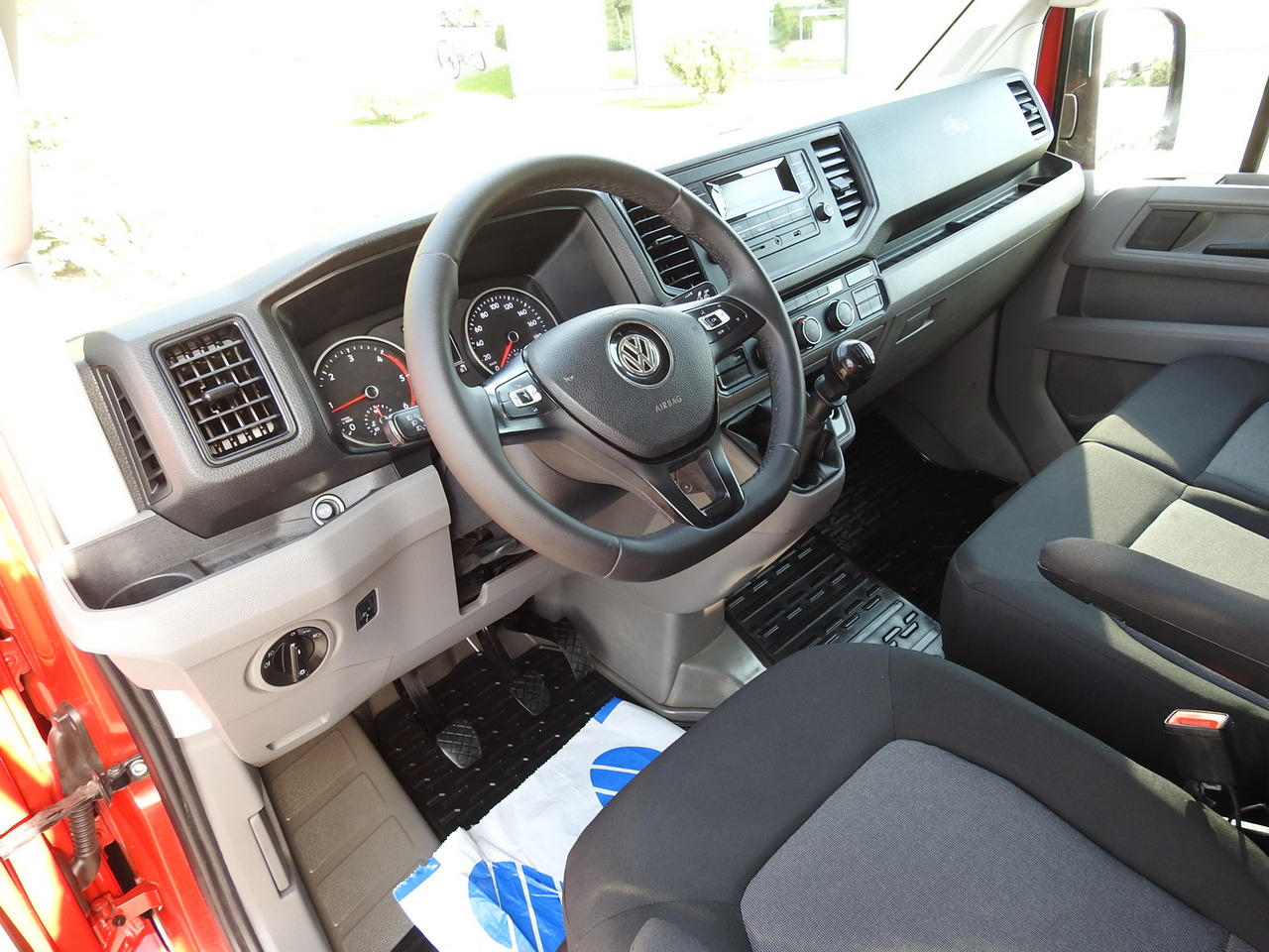 VOLKSWAGEN CRAFTER STAKE BODY DOUBLE CABIN DOKA 7 SEATS AIR CONDITIONING 140HP - Combi van: picture 2 VOLKSWAGEN CRAFTER STAKE BODY DOUBLE CABIN DOKA 7 SEATS AIR CONDITIONING 140HP - Combi van: picture 2