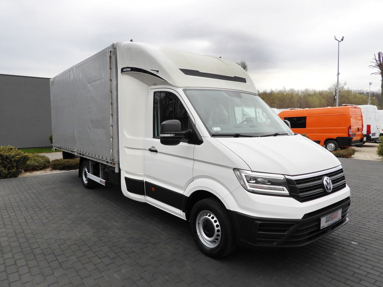 VOLKSWAGEN CRAFTER TARPAULIN 10 PALLETS WEBASTO CRUISE CONTROL LED LIGHTS 180HP - Curtain side van: picture 4 VOLKSWAGEN CRAFTER TARPAULIN 10 PALLETS WEBASTO CRUISE CONTROL LED LIGHTS 180HP - Curtain side van: picture 4