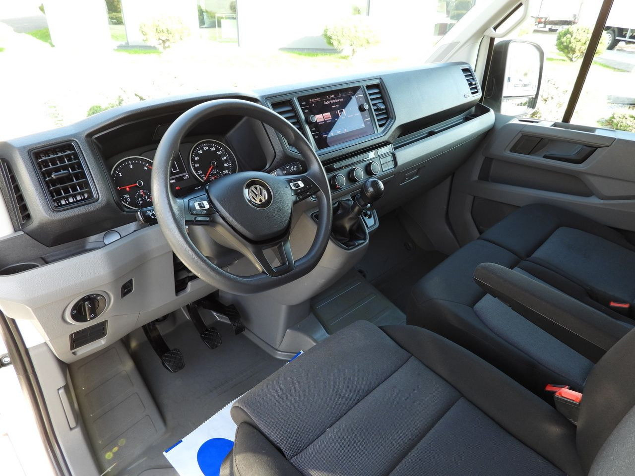 VOLKSWAGEN CRAFTER TIPPER CRUISE CONTROL NAVIGATION TWIN WHEELS AIR CONDITIONING 180HP - Tipper van: picture 2 VOLKSWAGEN CRAFTER TIPPER CRUISE CONTROL NAVIGATION TWIN WHEELS AIR CONDITIONING 180HP - Tipper van: picture 2