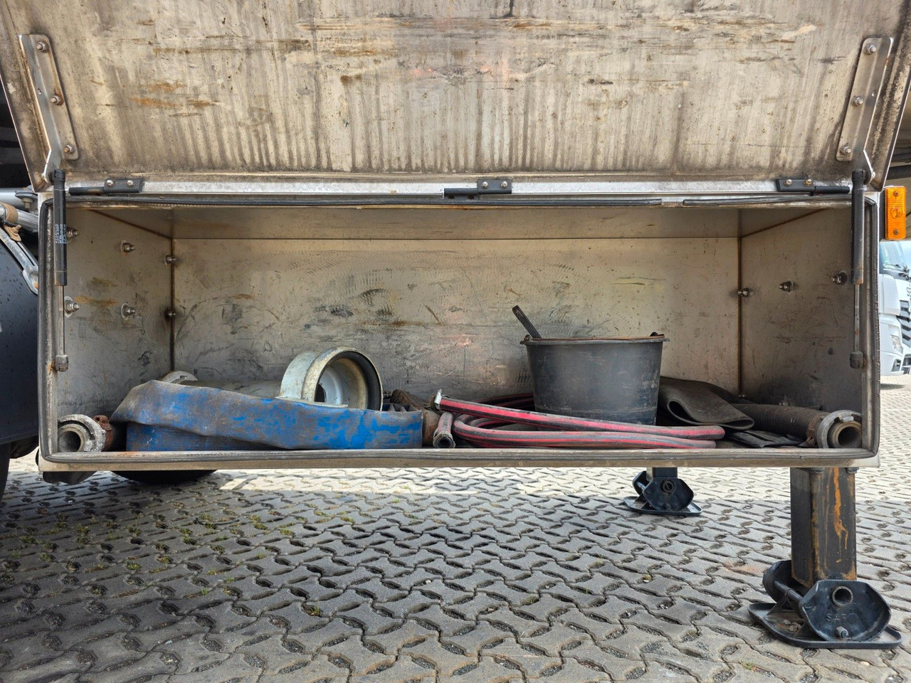 Tank semi-trailer Eurotank STN27: picture 15 Tank semi-trailer Eurotank STN27: picture 15