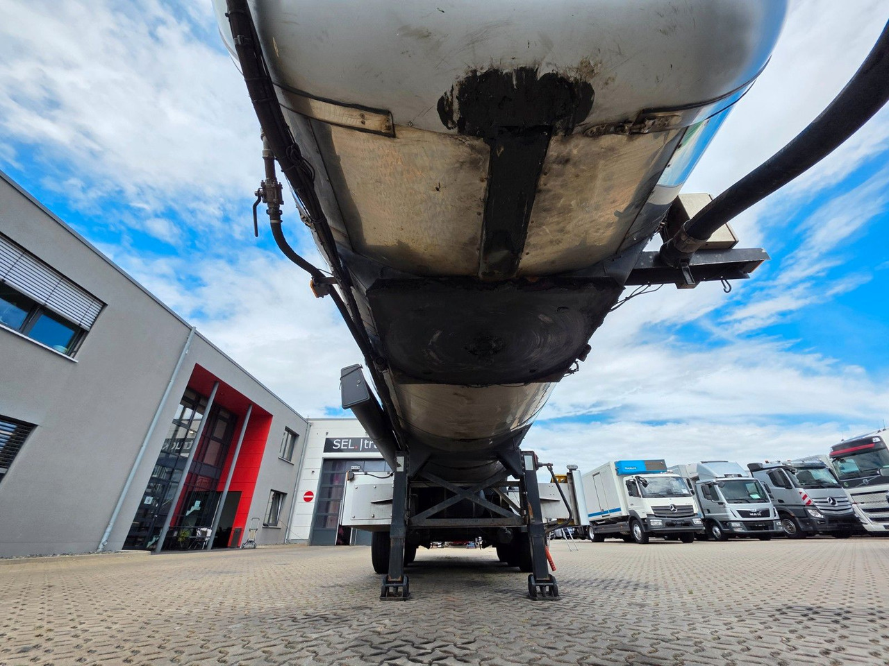 Tank semi-trailer Eurotank STN27: picture 9 Tank semi-trailer Eurotank STN27: picture 9