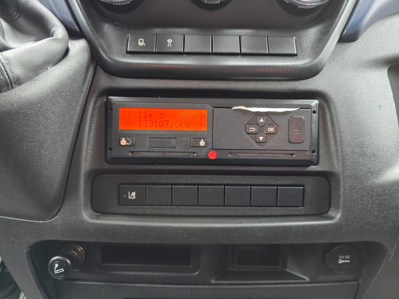 Curtain side van Iveco Daily 70C18 Hi-Matic / Ladebordwand / 3 Sitzen: picture 25