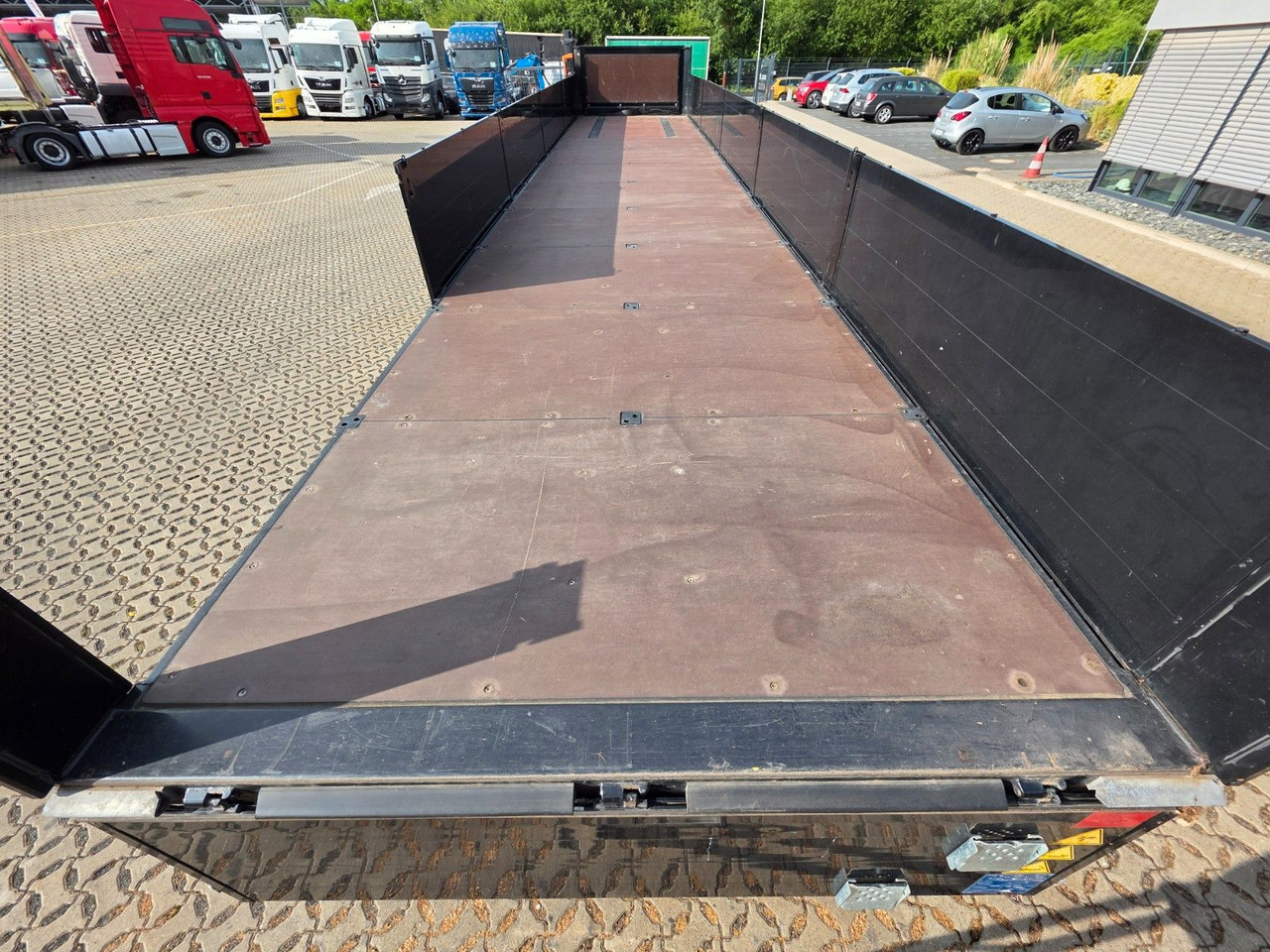 Dropside/ Flatbed semi-trailer Krone SD / Palettenkasten: picture 11