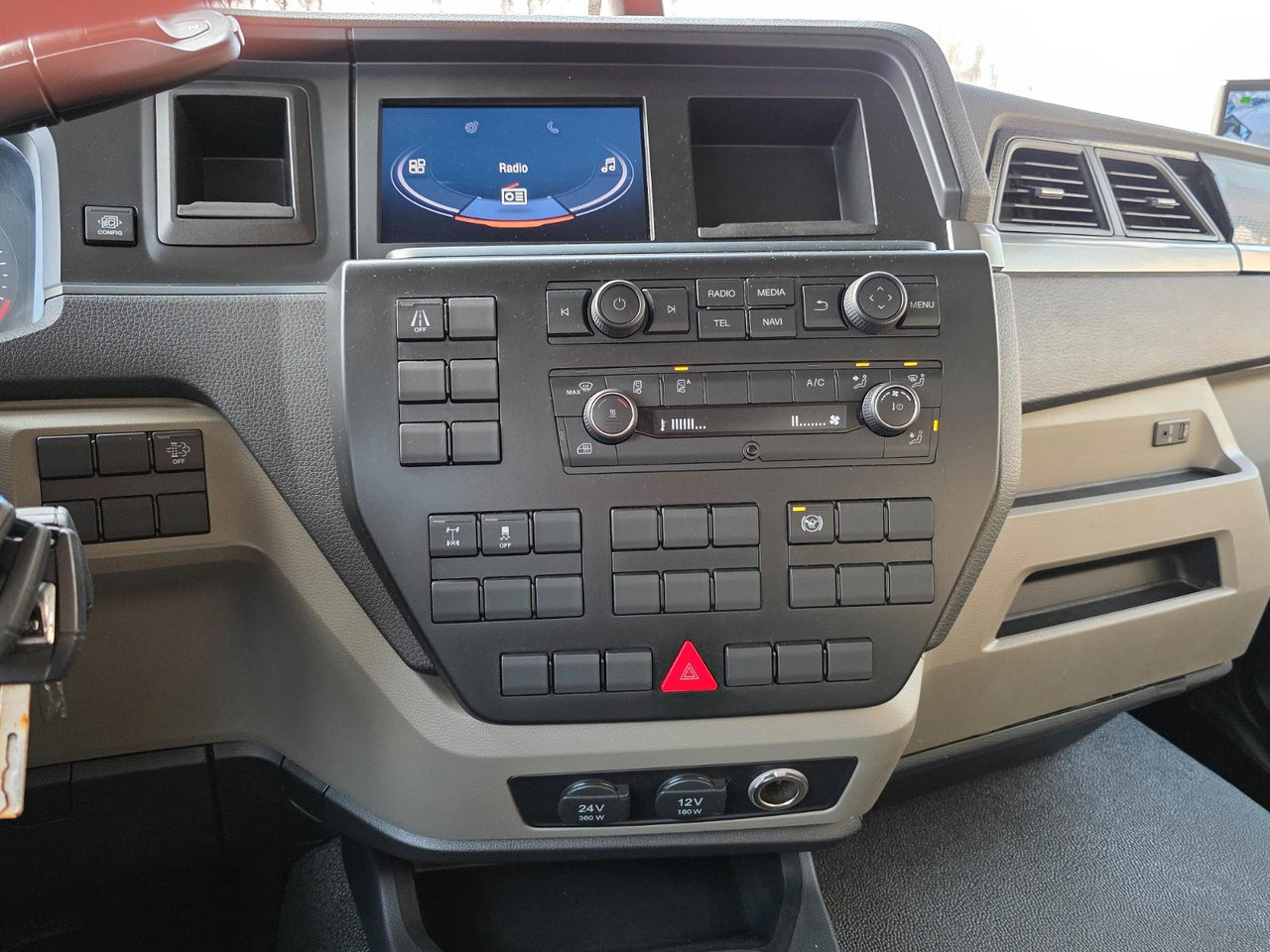 Curtainsider truck MAN TGX 12.250 4X2 BL CH / Totwinkelkamera / 6E: picture 38